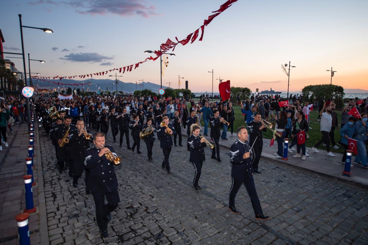 İzmir'de unutulmayacak 19 Mayıs kutlaması