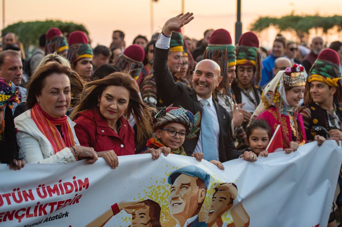 İzmir'de unutulmayacak 19 Mayıs kutlaması