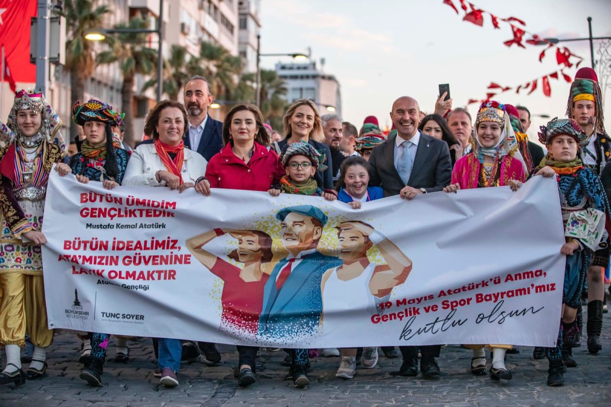 İzmir'de unutulmayacak 19 Mayıs kutlaması