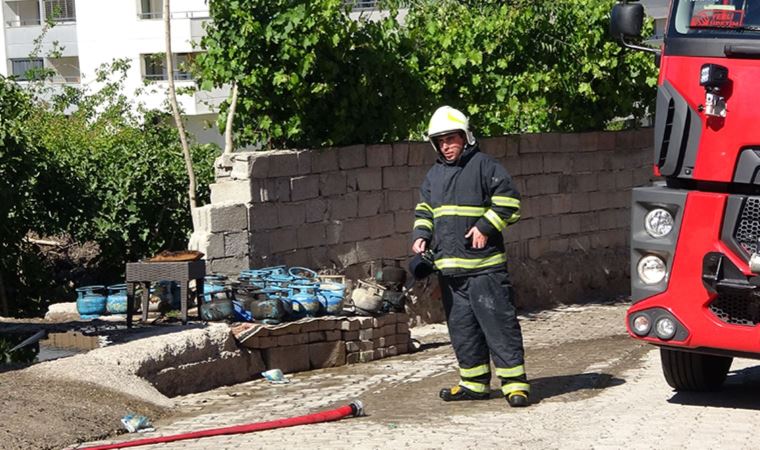 Piknik tüplerinin olduğu bakkalda yangın: Facianın eşiğinden dönüldü