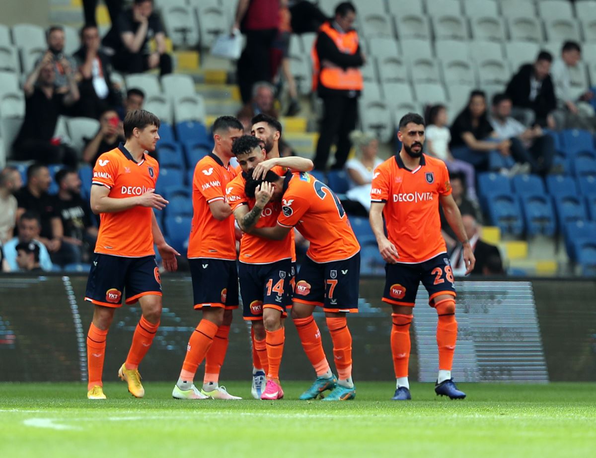 Başakşehir, 3 puanı 3 golle kaptı! Başakşehir 3-1 Trabzonspor