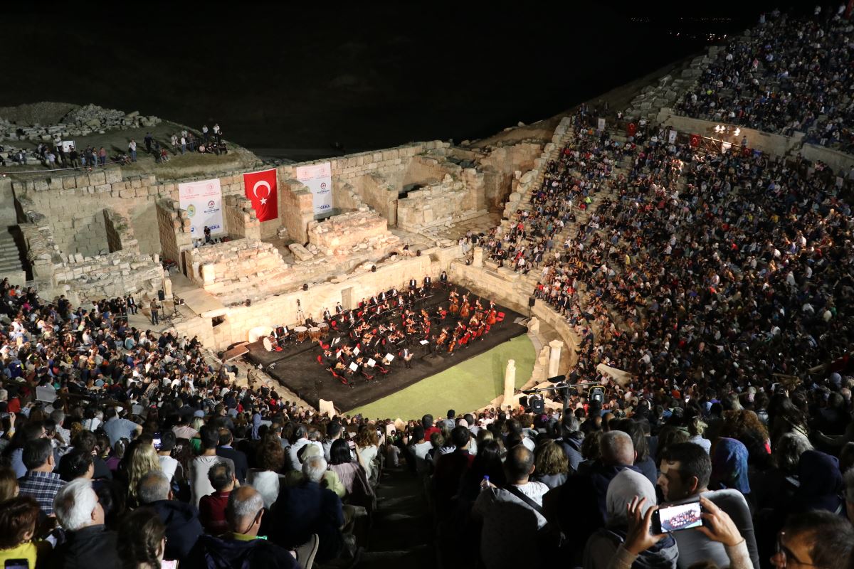 Laodikya Antik Tiyatrosu, 1690 yıl sonra sanatla buluştu