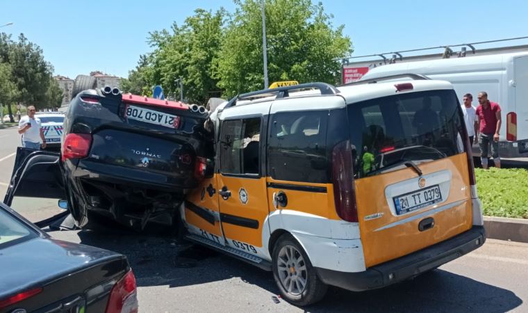 Diyarbakır'da takla atan otomobil, taksiye çarptı: 1 ölü, 2 yaralı