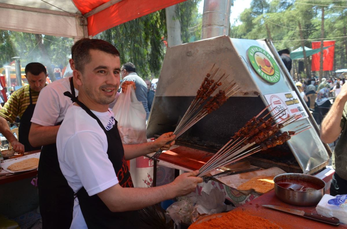 Hatay’da Kırıkhan 2. Ciğer Festivali ve Bahar Şenliği'nde 1 ton kuzu ciğeri tüketildi