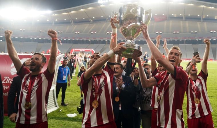 Sivasspor’da Rıza Çalımbay ve 6 futbolcunun sözleşmesi sona eriyor