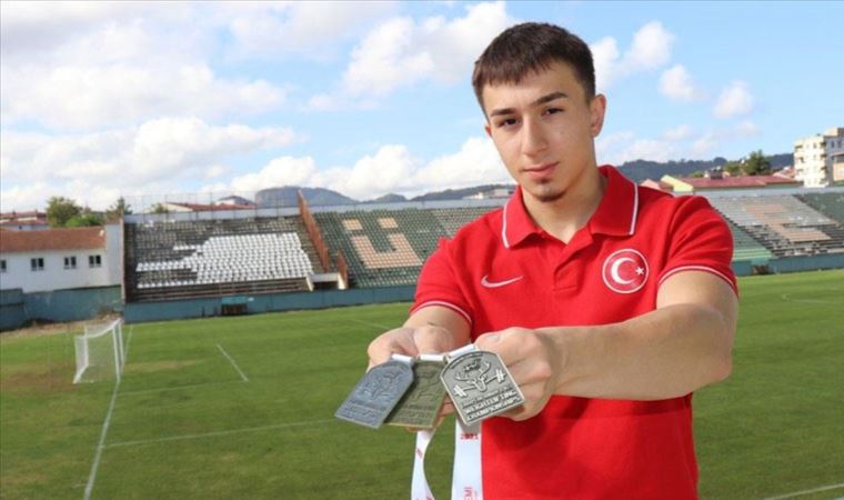 Milli sporcu Yusuf Fehmi Genç gümüş madalya kazandı