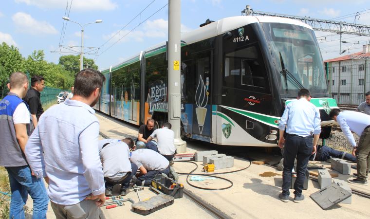 İzmit’te tramvaylar çarpıştı; yolcular büyük panik yaşadı