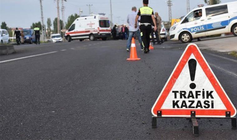 Tokat'ta park halindeki minibüse çarpan otomobilin sürücüsü öldü