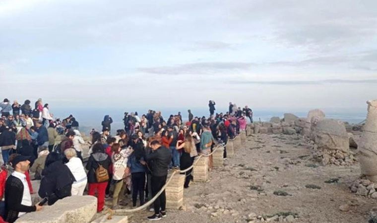 Nemrut Dağı'na bayramda ziyaretçi akını