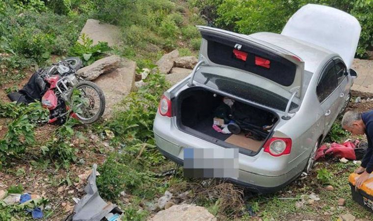 Ehliyetsiz sürücü otomobille motosiklete çarptı: 1 ölü, 1 yaralı