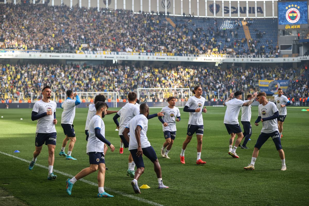 Fenerbahçe'den 20 bin taraftarı önünde gövde gösterisi