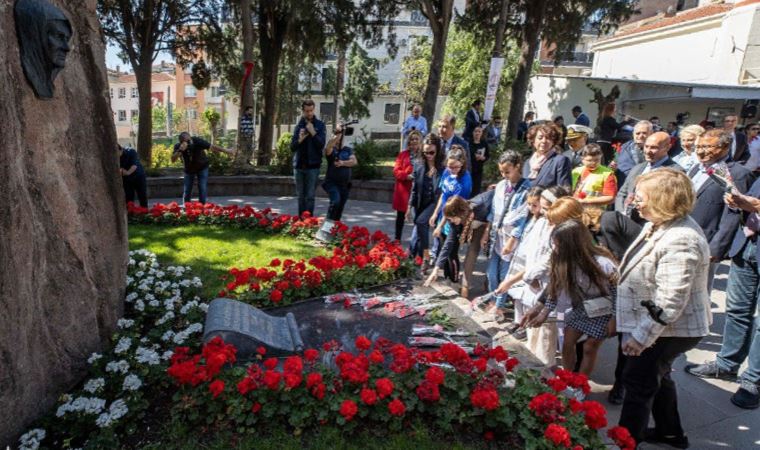 Zübeyde Hanım Anneler Günü’nde mezarı başında anıldı