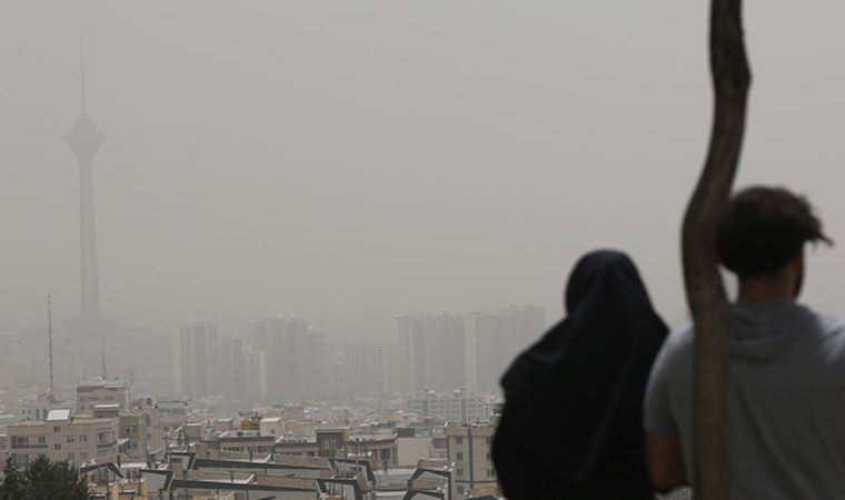 Tahran'da hava kirliliği nedeniyle okullar tatil edildi