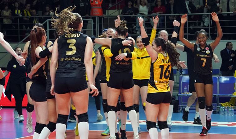 Misli.com Sultanlar Ligi'nde şampiyonluk son maça taşındı! Fenerbahçe Opet 2-3 VakıfBank