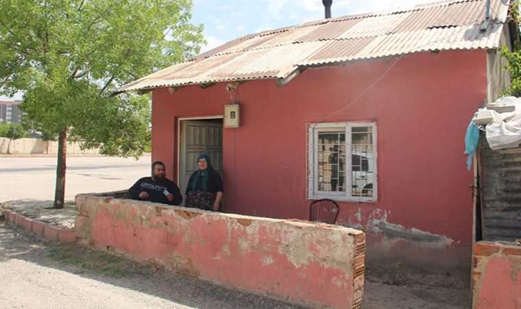 Elazığ'da ölmediklerini ispat ettiler, yeni kimliklerine kavuştular