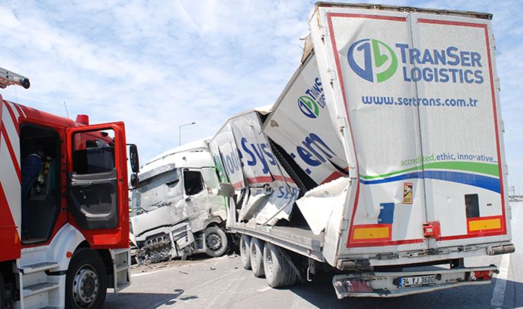 TEM Otoyolu'nda 6 araçlık zincirleme kaza: 3 kişi yaralandı