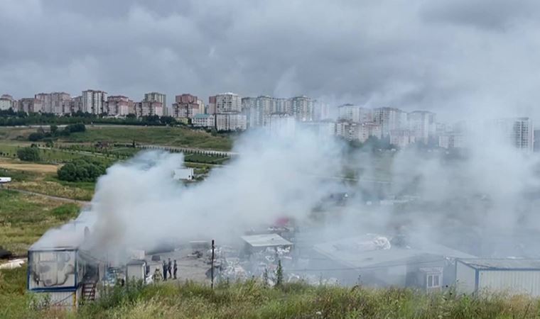 Beylikdüzü'nde hurdacıda yangın (12 Haziran 2022)