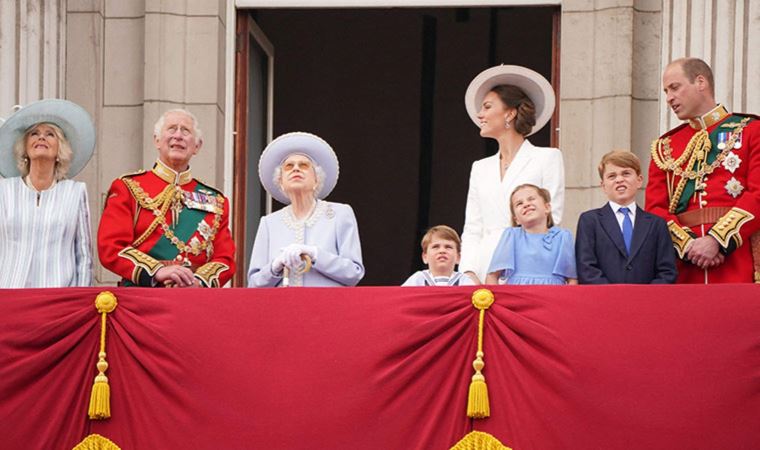 İngiltere'de Kraliçe 2. Elizabeth'in tahta çıkışının 70. yılı kutlanıyor