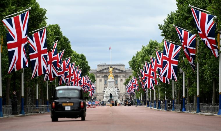 Kraliçe II. Elizabeth’in “Platin Jübilesi” kutlamaları başladı