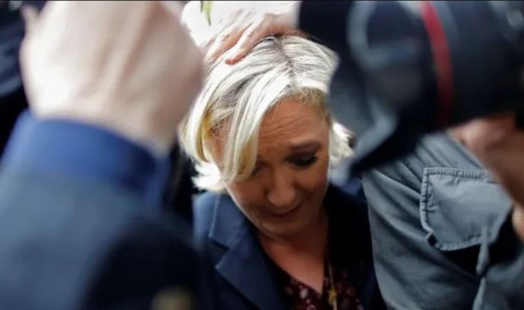 Fransa'da aşırı sağcı Le Pen'e yumurtalı saldırı