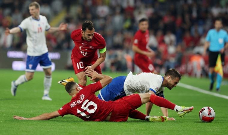 Hakan Çalhanoğlu: 'Yerimiz burası değil'