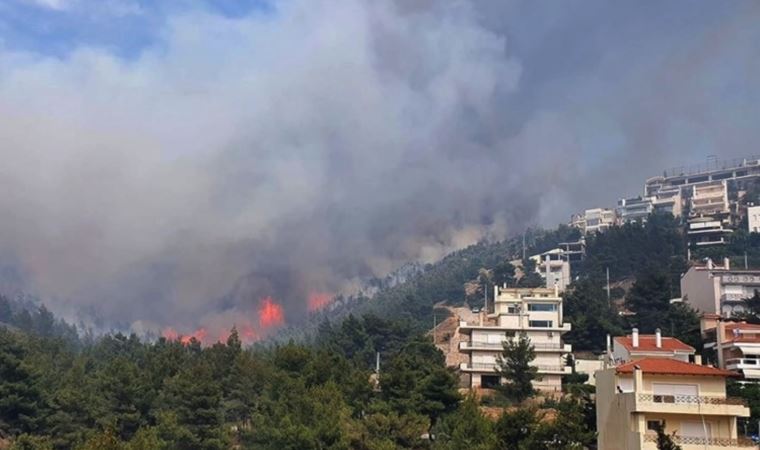 Yunanistan'da yangın, bazı bölgelerde tahliyeler başladı