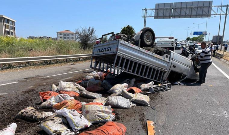 Tekirdağ'da gübre yüklü kamyonet takla attı: 3 yaralı