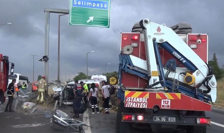 Silivri'de feci kaza: Bariyerlere çarpan aracın sürücüsü öldü