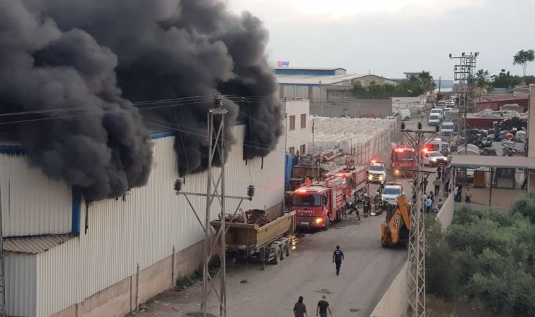 Hatay'da antrepo yangını (09 Haziran 2022)