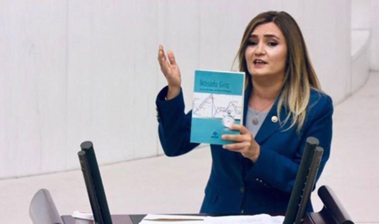 CHP'li Sevda Erdan Kılıç'tan Bakan Nebati'ye 'İktisada Giriş' kitabı