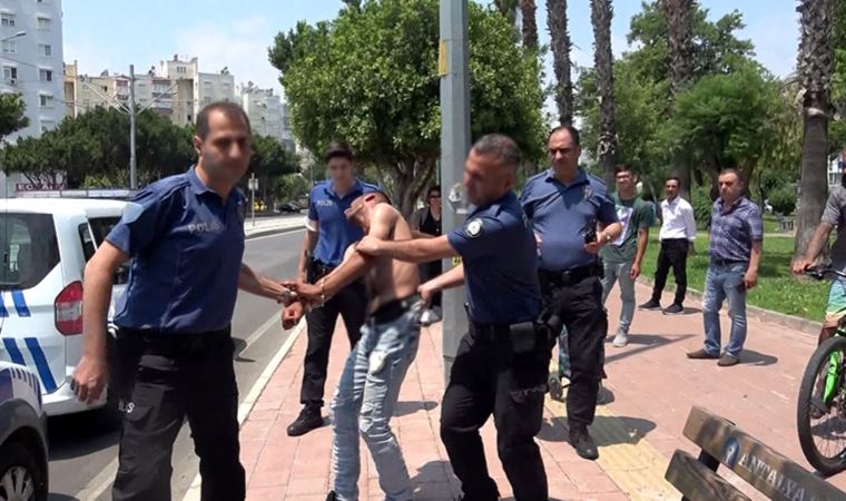 Antalya'da skandal olay: Muhtarlıktan istediği parayı alamayınca duvara tuvaletini yaptı