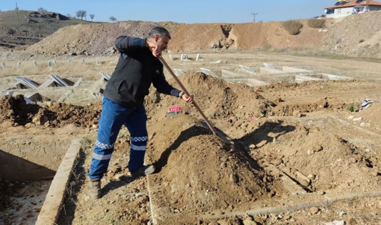 Annesi cenazesini kabul etmedi... Zihinsel engelli Zühal, mezarlık görevlilerince defnedildi