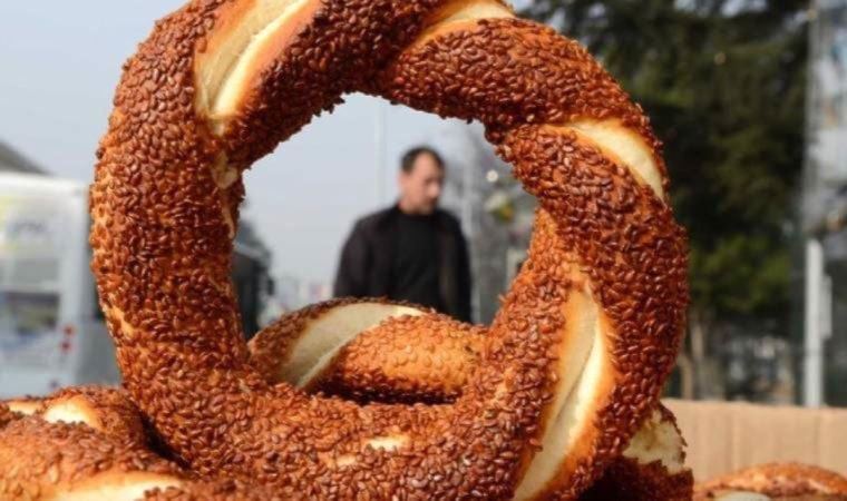 İstanbul'da bazı semtlerde simit yüzde 50 zamlı