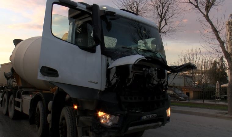 Bahçelievler'de beton mikseri minibüse çarptı :5 yaralı