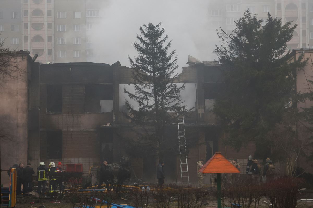 Son Dakika... Ukrayna İçişleri Bakanı Denis Monastırskiy'nin öldüğü helikopter kazasından görüntüler....