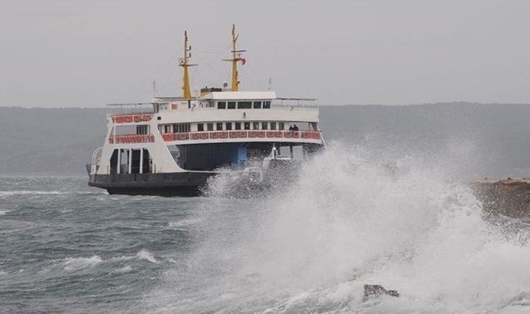 Bozcaada ve Gökçeada'ya feribot seferlerine fırtına engeli