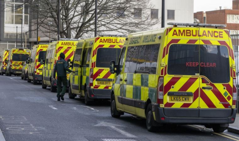 İngiltere’de ambulans çalışanları da greve çıkıyor