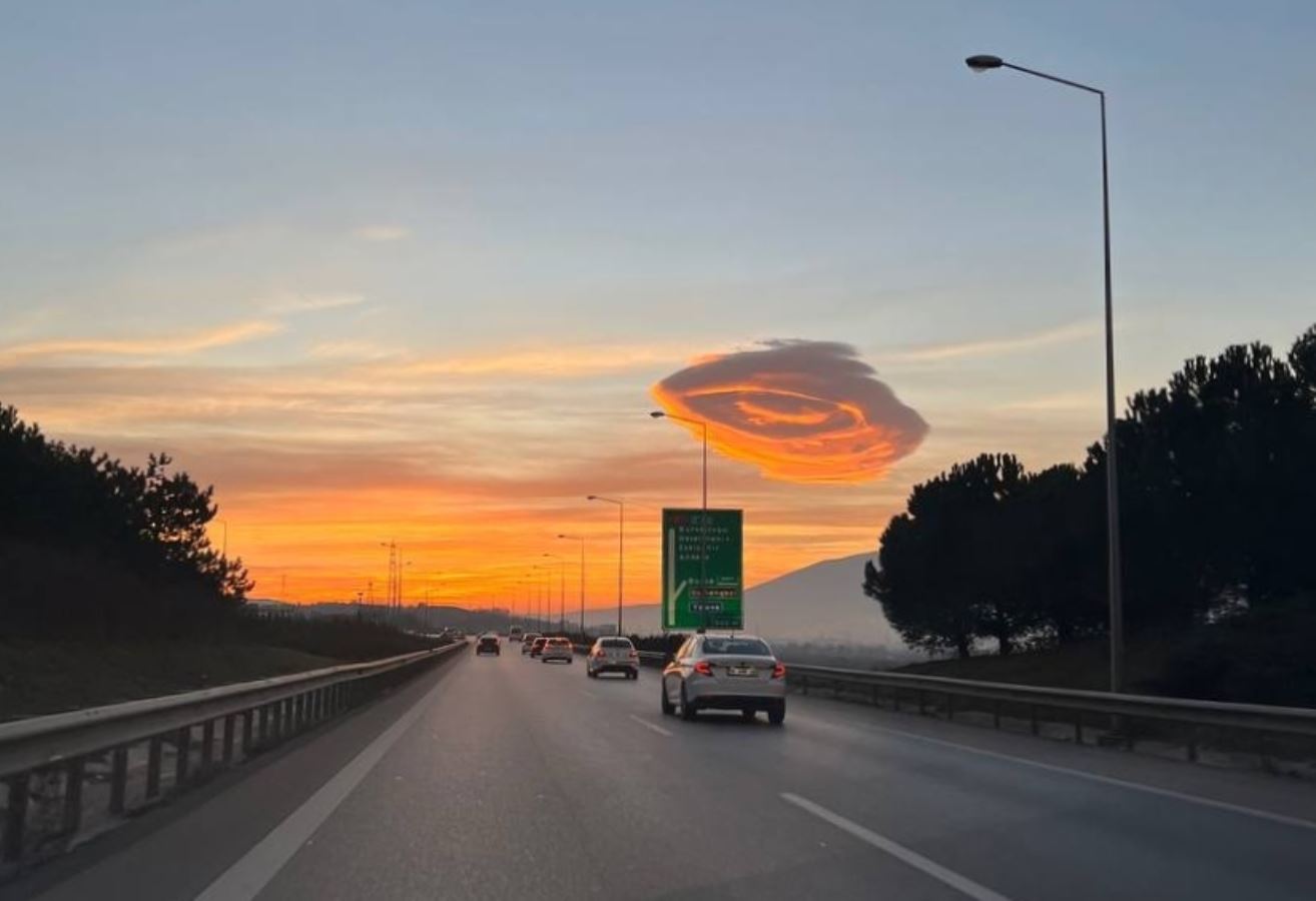 Bursa'da görülen bulutlar hayrete düşürdü... İşte o görüntüler!