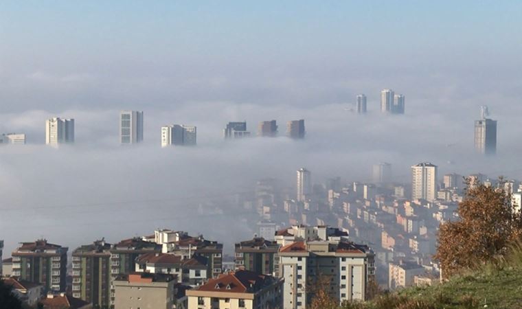 Kartal ve Pendik'te gökdelenler 'sisten' kayboldu