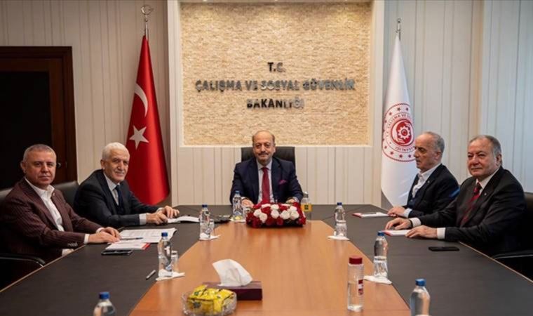 TÜRK-İŞ: '700 bin kamu işçisi ile ilgili 2023 yılı toplu sözleşme görüşmelerine resmen başladık'