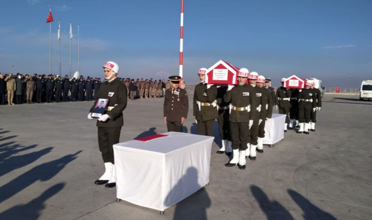 Kaza şehidi 2 asker, Ağrı'dan törenle uğurlandı