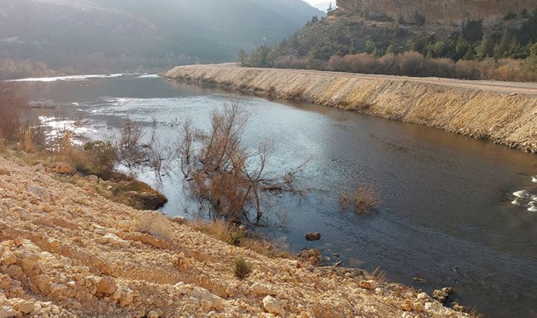 Mersin'de Göksu Nehri'ndeki renk değişimi üzerine inceleme başlatıldı