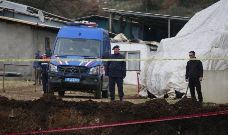 Gübreden kadın cesedinin çıktığı bahçede dedektörlü arama