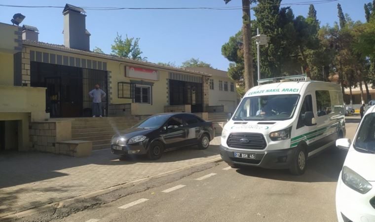 Gaziantep'te çıraklık yaptığı berberde kapı camı üzerine düşen çocuk öldü