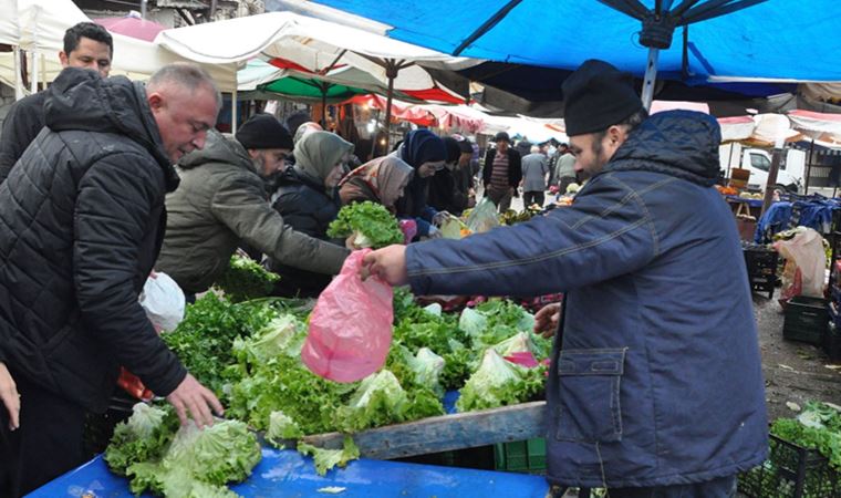 'Emekli oldum' dedi, tüm ürünlerini 5 liradan sattı