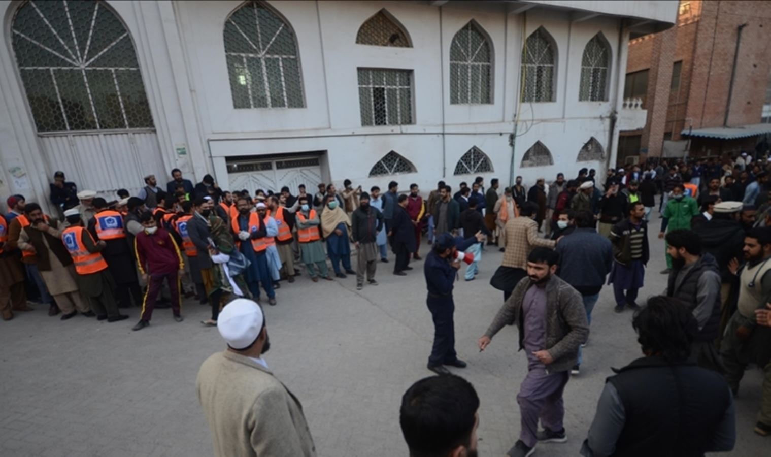 Pakistan mosque suicide bombing death toll climbs to 95