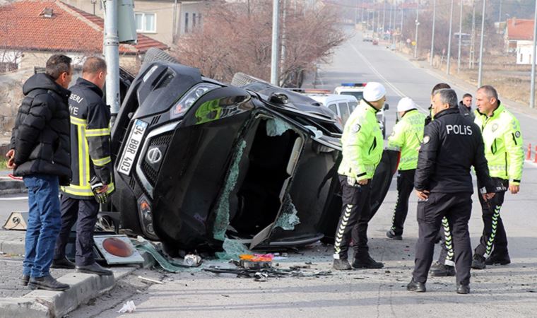 Kayseri'de feci kaza... Otomobiller çarpıştı: 5 yaralı