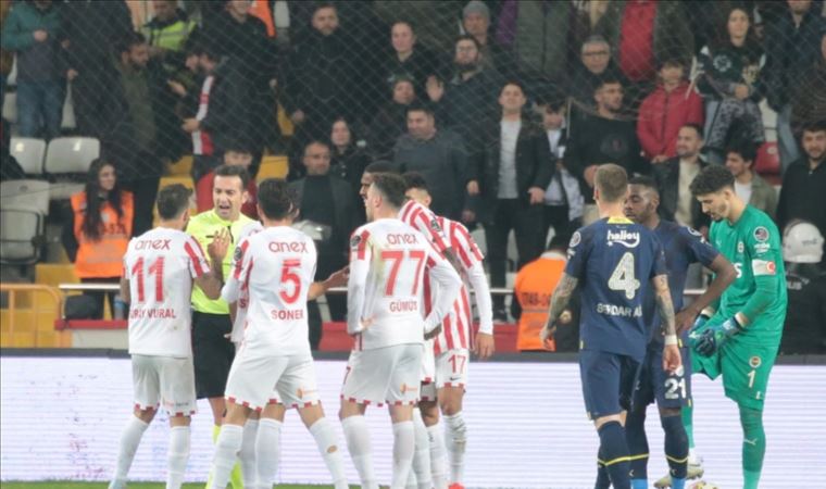 Antalyaspor yönetimi, Fenerbahçe karşılaşmasındaki VAR kayıtlarının açıklanmasını istedi