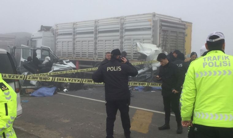 Son dakika... Askeri kamyonet TIR'a çarptı: 1'i astsubay 2 asker şehit