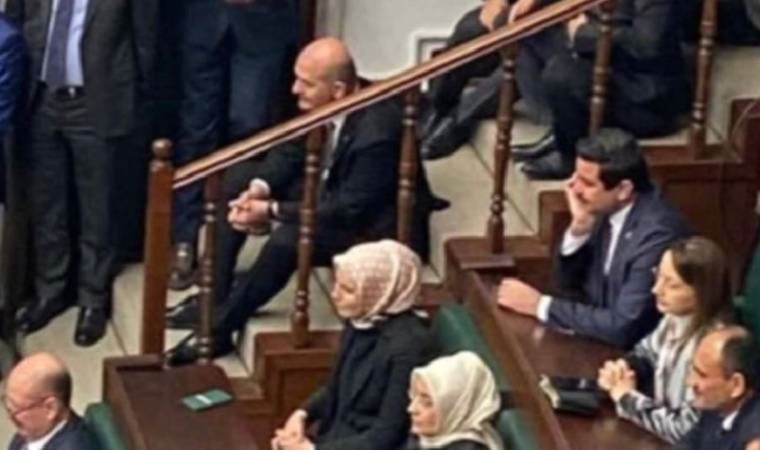 Soylu AKP Grup Toplantısı'nı merdivenlerde izledi: 'Kabine'den çağrıldı ama gitmedi...'